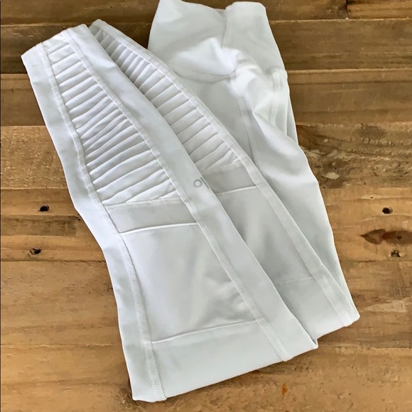 Alo Yoga Motos in Dove Grey - Picture 2 of 2